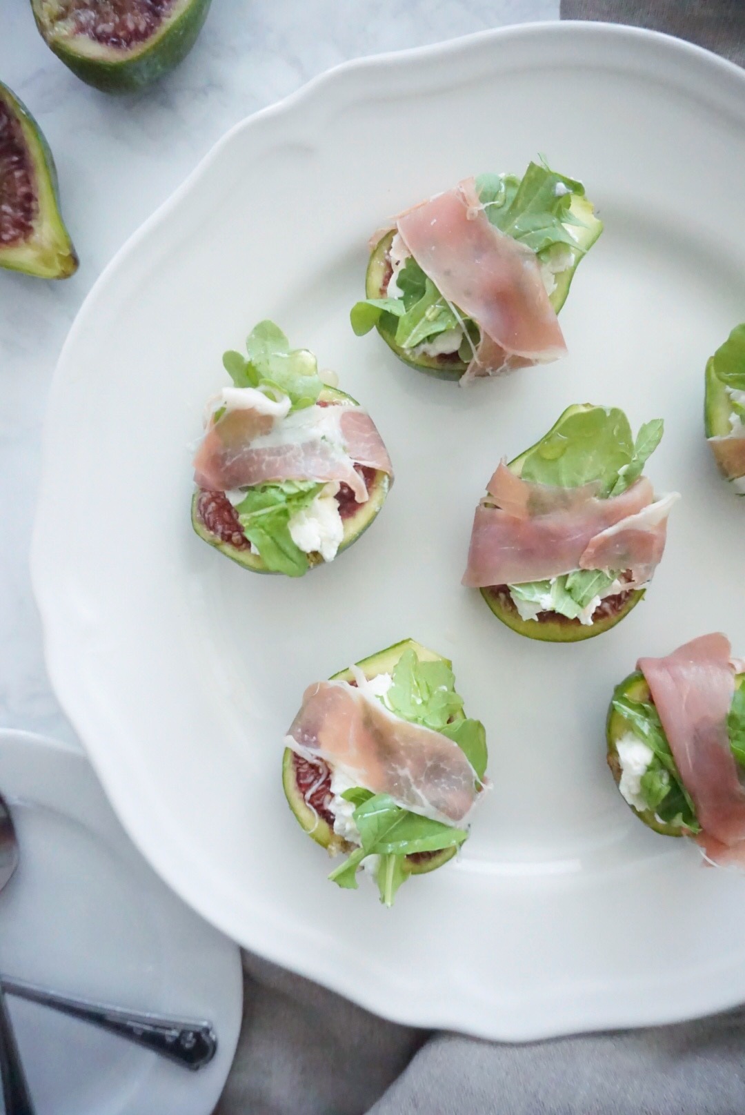 figs with goat cheese, prosciutto and arugula