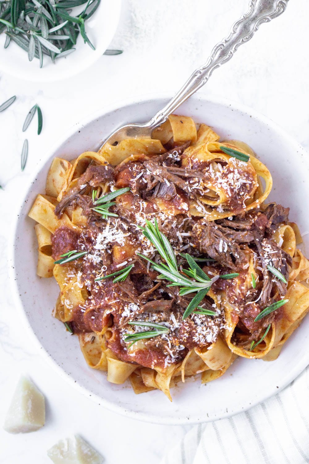 Short Rib Ragu: The Ultimate Sunday Dinner! #italianfood #italianrecipes #pinacooks overhead photo of beef short rib pappardelle in a plate