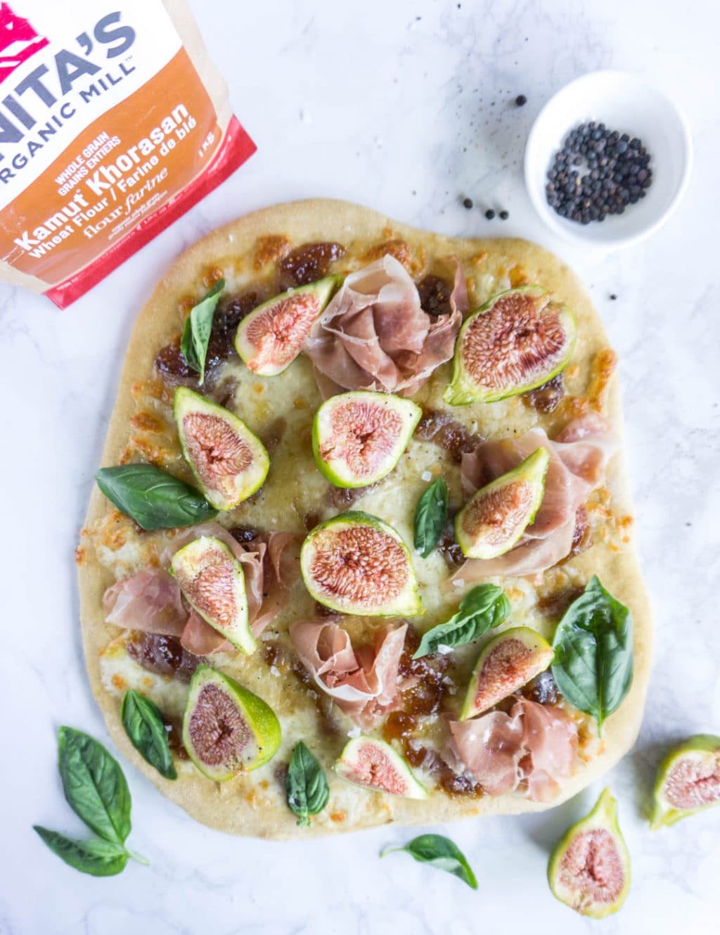 Fig and prosciutto pizza