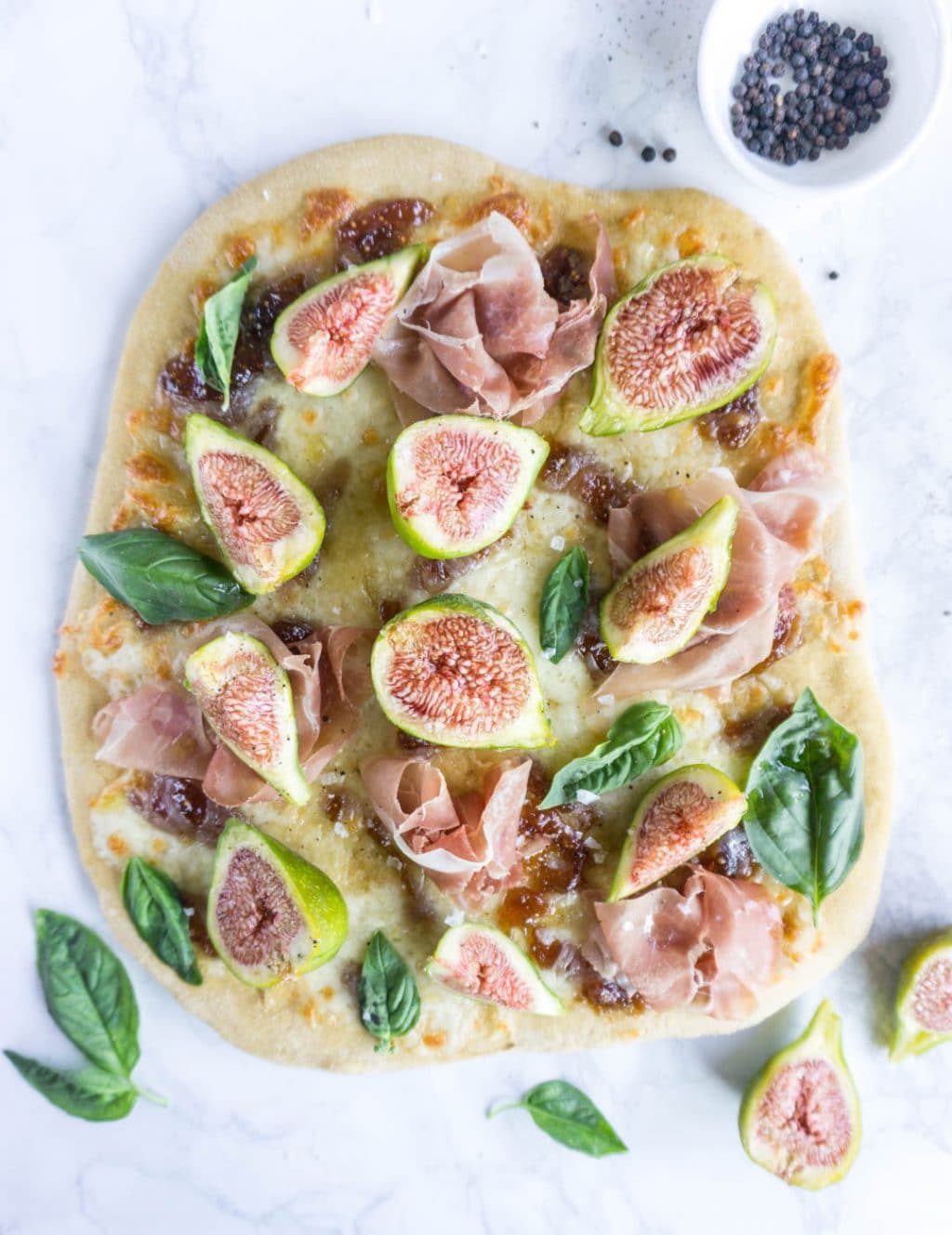 Fig and prosciutto pizza