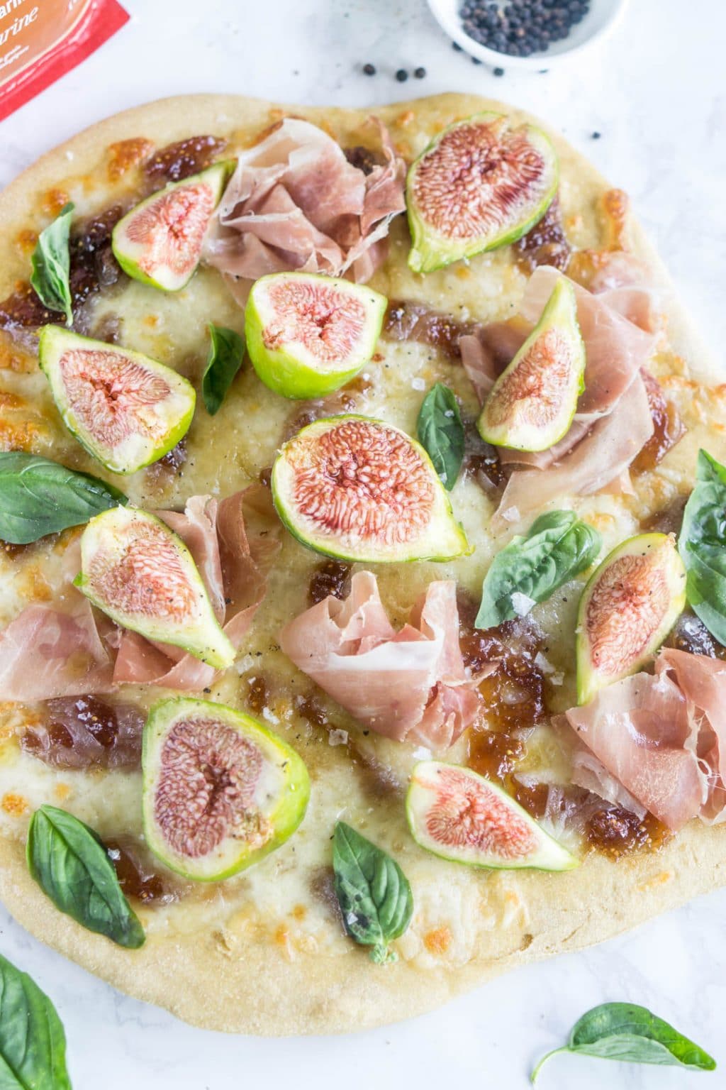 Fig and prosciutto pizza