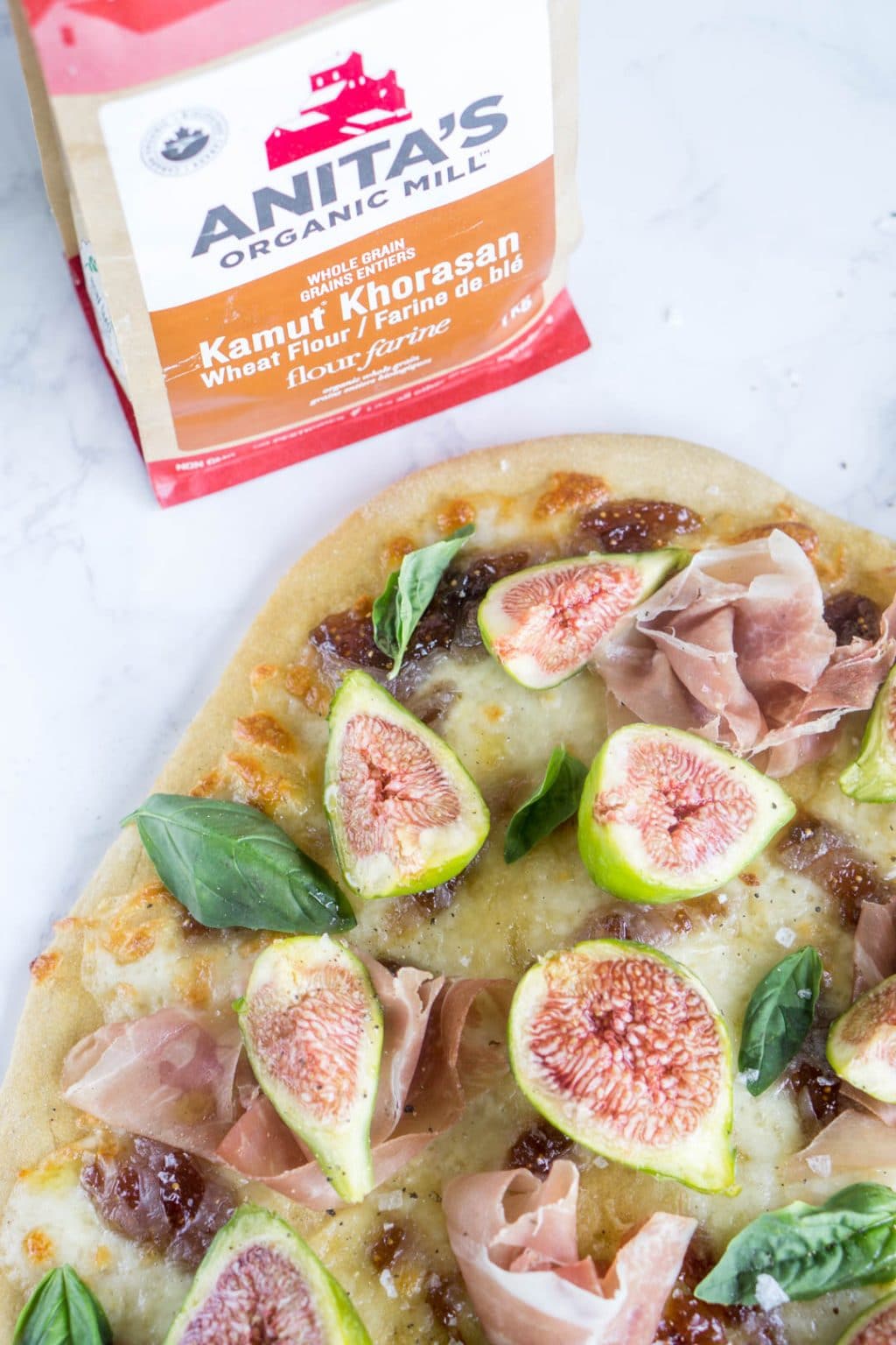 Fig and prosciutto pizza