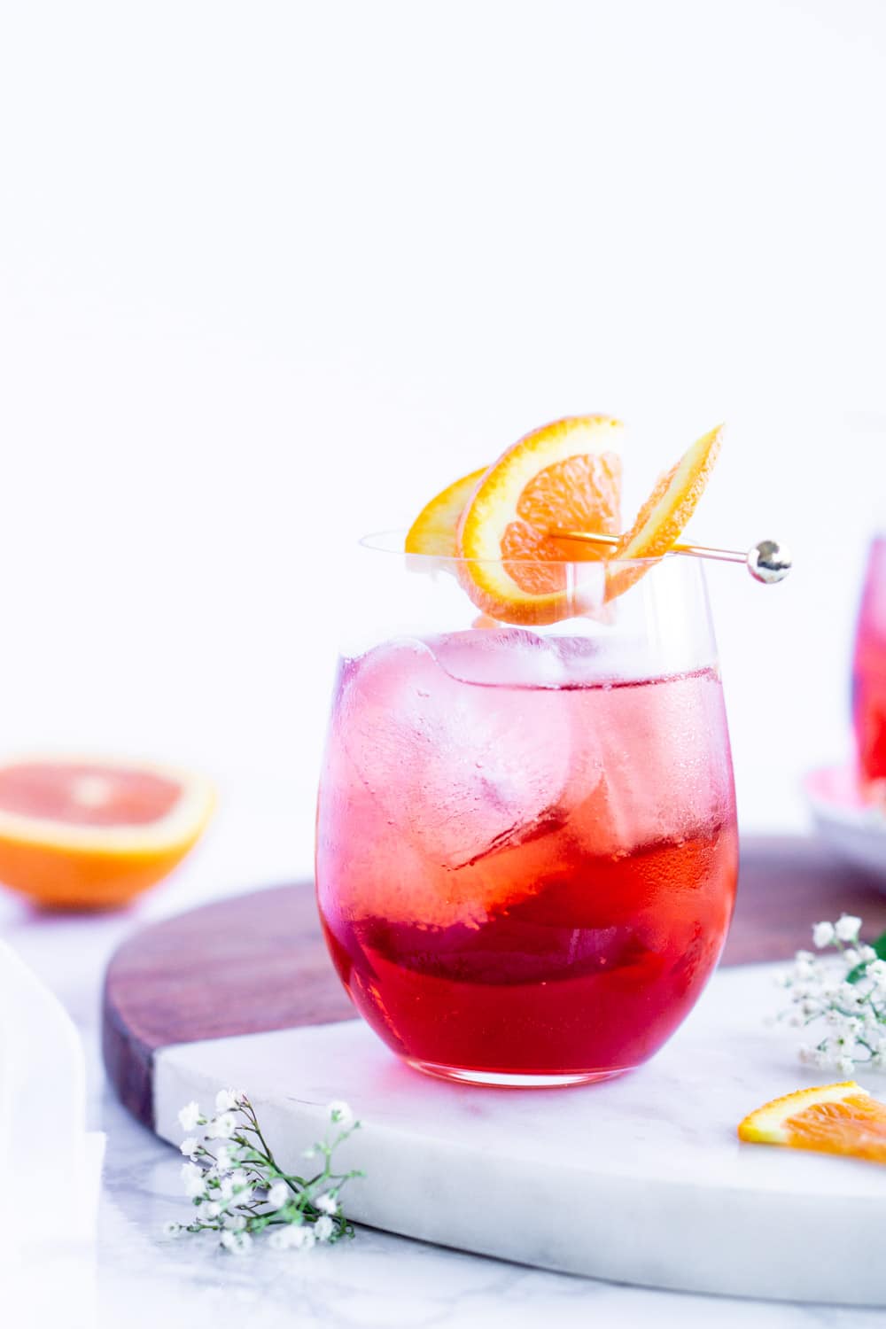 Campari spritz: the perfect summer cocktail #camparicocktail #camparispritz #pinacooks campari spritz in a glass garnished with an orange