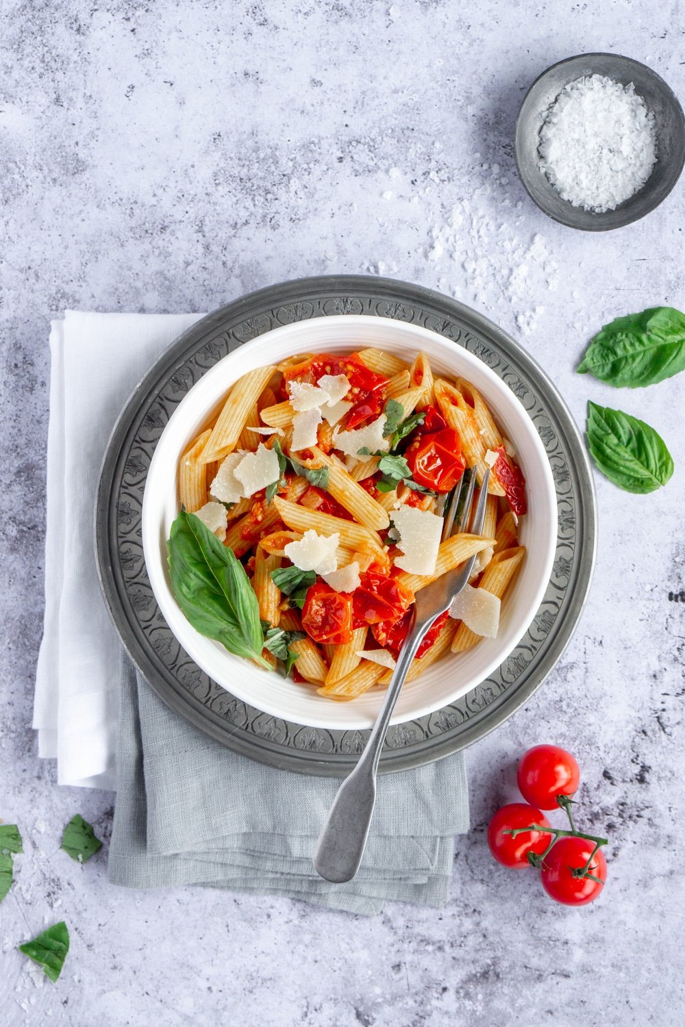 Tomato pasta made with fresh tomatoes. It's the best way to go! #pinacooks #tomatopasta #pinacooks Pasta pomodoro in a bowl with a fork in the bowl