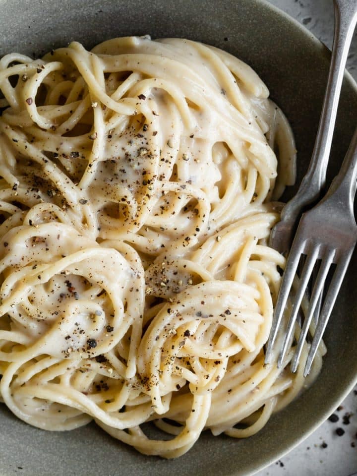 Bowl of authentic cacio e pepe