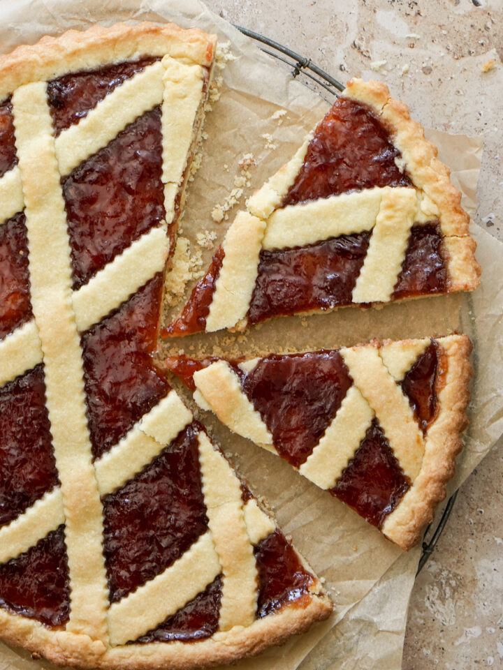Jam crostata with two pieces cut out
